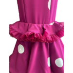 Vestido de flamenca buganvilla con lunares blancos, corte entallado y espalda al aire, ideal para ferias y romerías