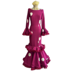 Vestido de flamenca buganvilla con lunares blancos, corte entallado y espalda al aire, ideal para ferias y romerías